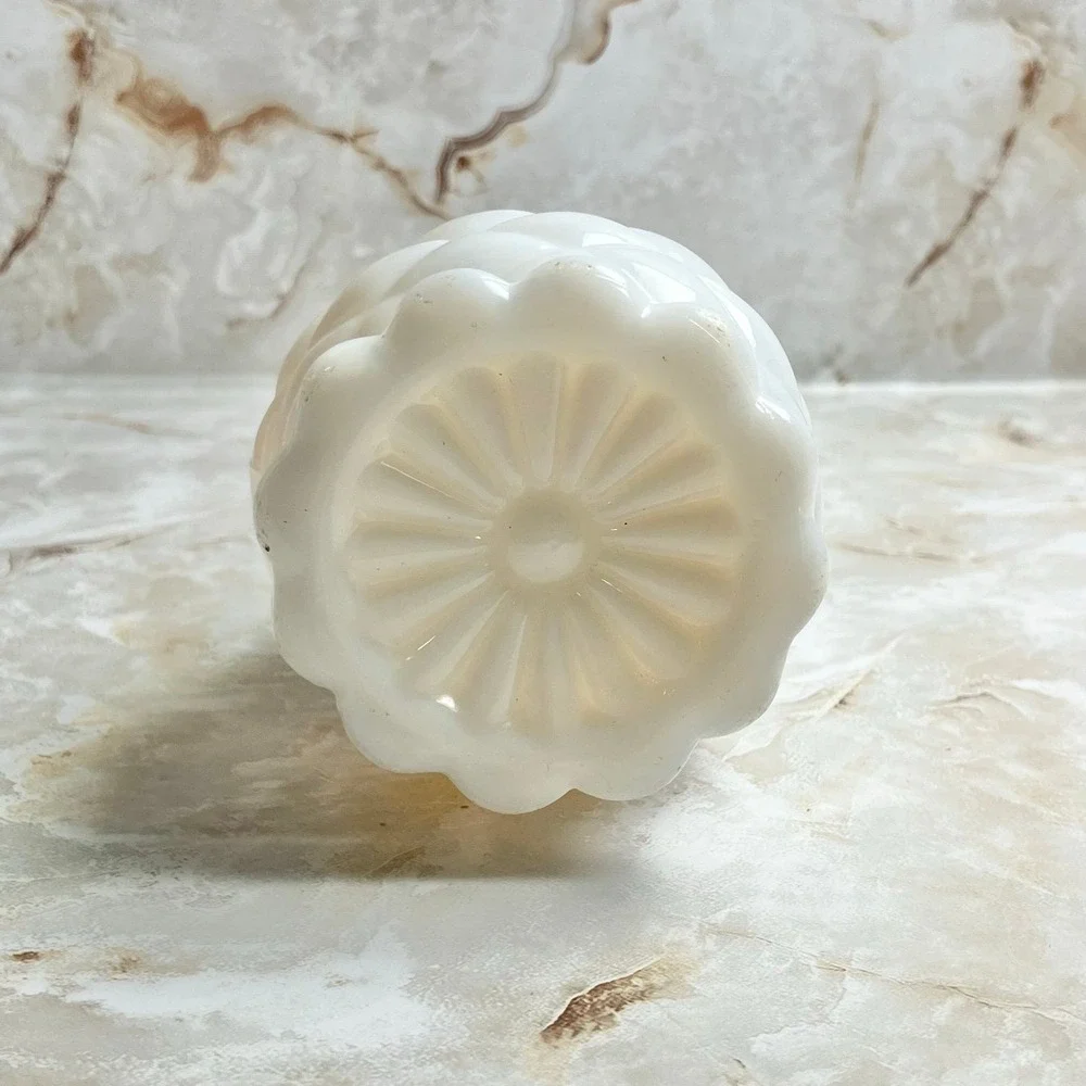 N/A vtg white